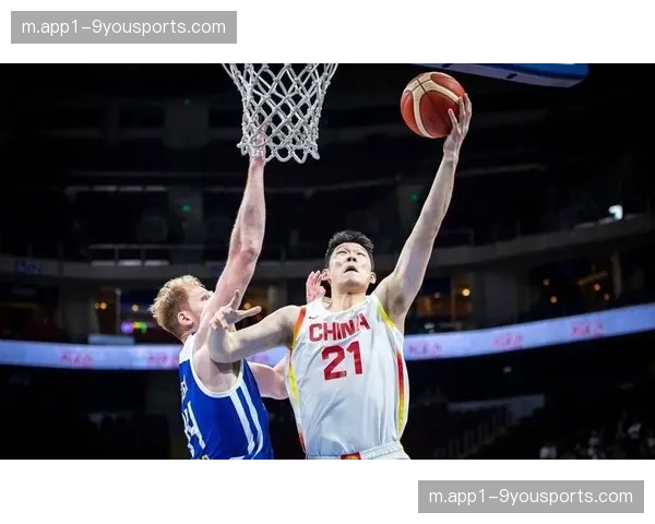 双塔阵容可行性引发讨论 胡金秋余嘉豪搭配面临挡拆防守考验